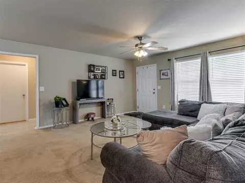 Living - 531 E Juniper Ln, Mustang, OK 73064 photo 3 of 4