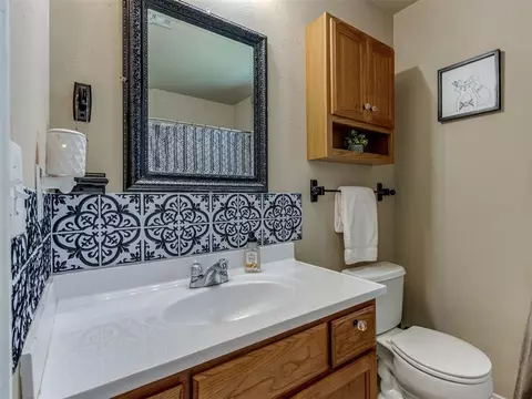 Bath - 531 E Juniper Ln, Mustang, OK 73064 photo 3 of 4