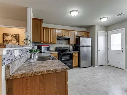 Kitchen - 531 E Juniper Ln, Mustang, OK 73064 photo 1 of 4
