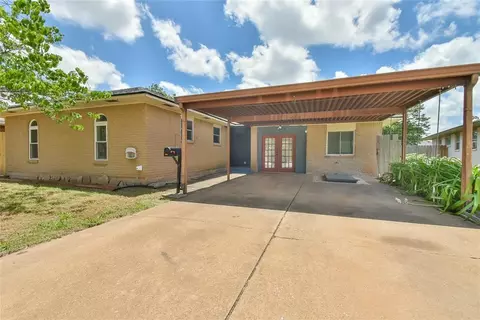 1012 NW 7th Pl, Moore, OK 73160