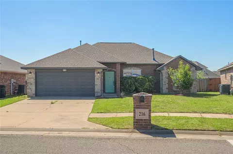 216 SW 40th St, Moore, OK 73160