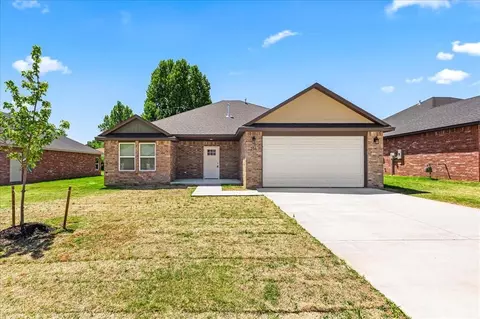 216 E Abbot Ln, Mustang, OK 73064
