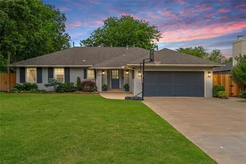 1722 Coventry Ln, Nichols Hills, OK 73120