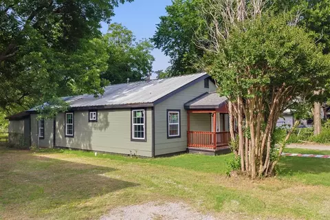 Exterior - 413 SE 3rd St, Ardmore, OK 73401 photo 2 of 4
