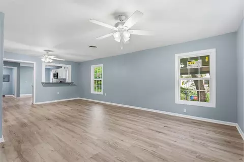 Living - 413 SE 3rd St, Ardmore, OK 73401 photo 1 of 5