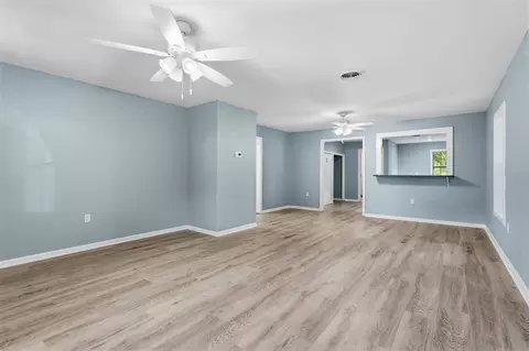 Living - 413 SE 3rd St, Ardmore, OK 73401 photo 2 of 5