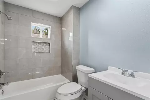 Bath - 413 SE 3rd St, Ardmore, OK 73401 photo 1 of 2