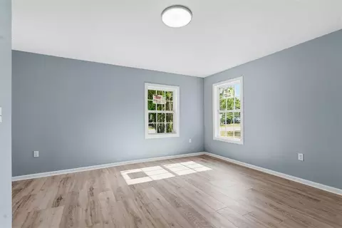 Living - 413 SE 3rd St, Ardmore, OK 73401 photo 5 of 5