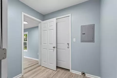 Entry Way - 413 SE 3rd St, Ardmore, OK 73401 photo 2 of 2