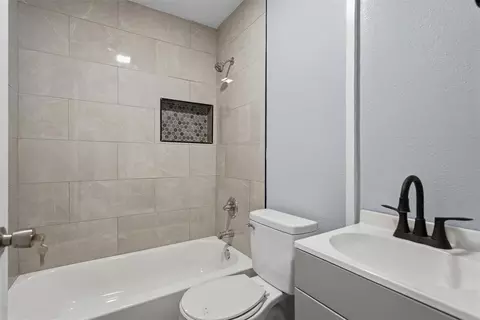 Bath - 413 SE 3rd St, Ardmore, OK 73401 photo 2 of 2