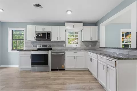 Kitchen - 413 SE 3rd St, Ardmore, OK 73401 photo 1 of 3