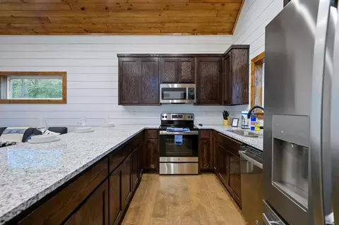 Kitchen - 32 Cedar Tree Trl, Broken Bow, OK 74728 photo 2 of 2