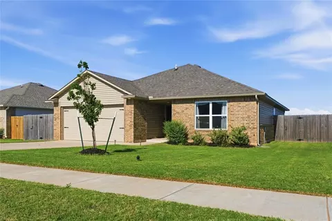 1016 S Colt Ln, Mustang, OK 73064