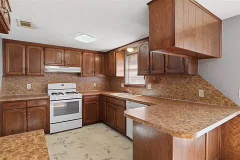 Kitchen - 628 Baer Dr, Moore, OK 73160 photo 1 of 2