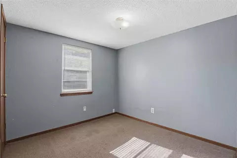 Bedroom - 628 Baer Dr, Moore, OK 73160 photo 4 of 5
