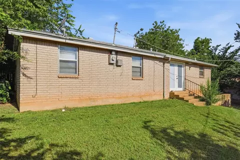 Exterior - 628 Baer Dr, Moore, OK 73160 photo 3 of 5