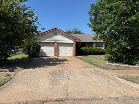 708 Wilkinson Dr, Moore, OK 73160
