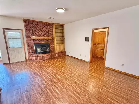 Living - 2912 Learly Ln, Altus, OK 73521 photo 2 of 5