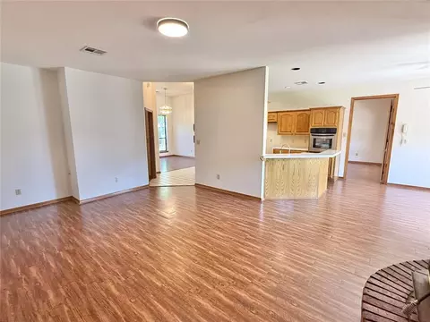 Living - 2912 Learly Ln, Altus, OK 73521 photo 4 of 5