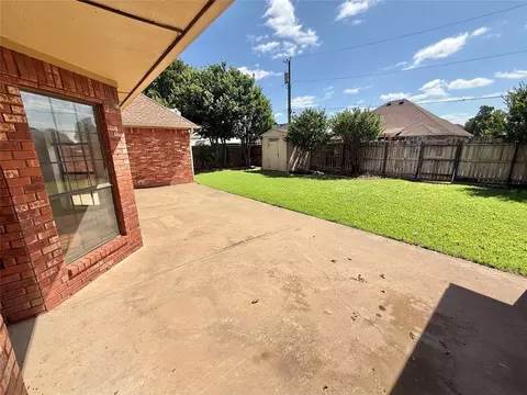 Exterior - 2912 Learly Ln, Altus, OK 73521 photo 2 of 6