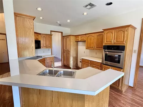 Kitchen - 2912 Learly Ln, Altus, OK 73521 photo 3 of 3