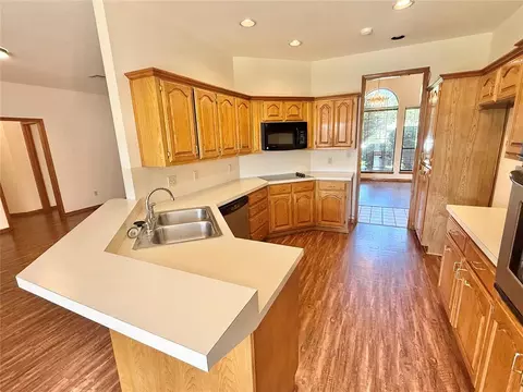 Kitchen - 2912 Learly Ln, Altus, OK 73521 photo 2 of 3