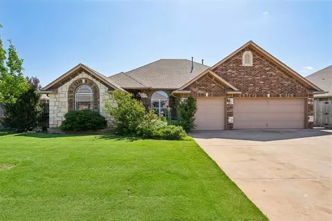700 N Buckhorn Way, Mustang, OK 73064