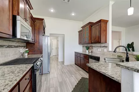 Kitchen - 2133 E Sooner Rd, Tuttle, OK 73089 photo 1 of 2
