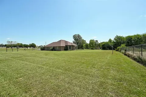Exterior - 2133 E Sooner Rd, Tuttle, OK 73089 photo 6 of 7