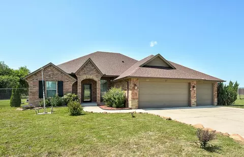 2133 E Sooner Rd, Tuttle, OK 73089