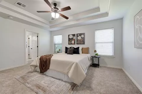 Bedroom - 2133 E Sooner Rd, Tuttle, OK 73089 photo 2 of 8