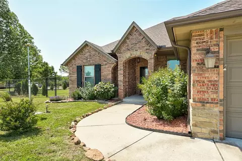 Exterior - 2133 E Sooner Rd, Tuttle, OK 73089 photo 2 of 7