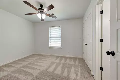 Bedroom - 2133 E Sooner Rd, Tuttle, OK 73089 photo 5 of 8