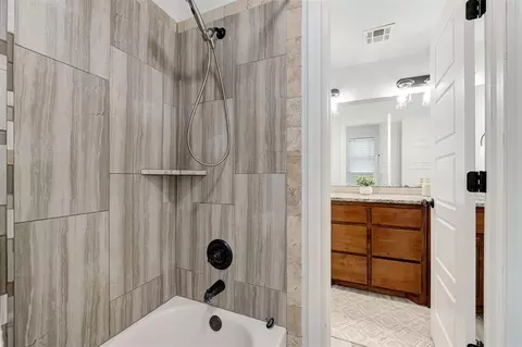 Bath - 2133 E Sooner Rd, Tuttle, OK 73089 photo 3 of 4