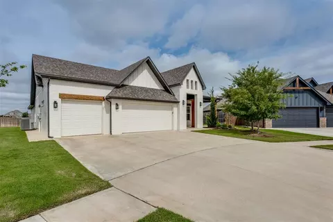 2405 Crystal Creek Dr, Yukon, OK 73099