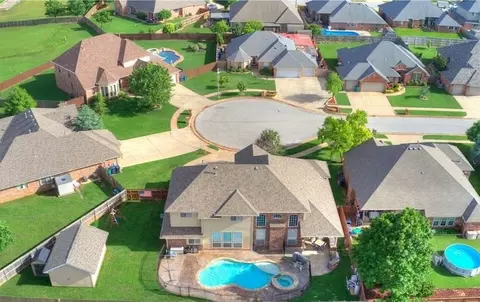 9105 SW 27th St, Oklahoma City, OK 73128