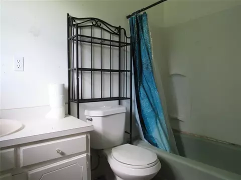 Bath - 625 E Main, Byars, OK 74831 photo 2 of 2