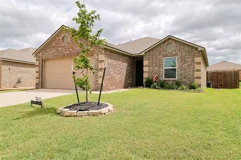 9812 Saddle Dr, Yukon, OK 73099