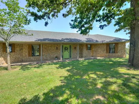 Exterior - 1 Horseshoe Ln, Mcloud, OK 74851 photo 3 of 8