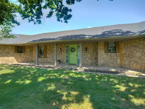 1 Horseshoe Ln, Mcloud, OK 74851