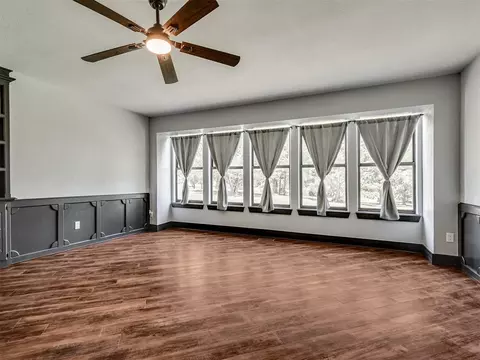 Living - 1 Horseshoe Ln, Mcloud, OK 74851 photo 5 of 7