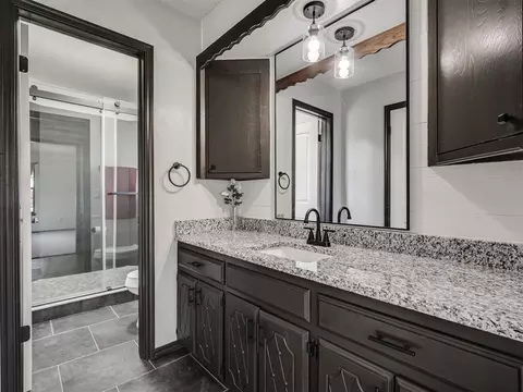 Bath - 1 Horseshoe Ln, Mcloud, OK 74851 photo 1 of 4