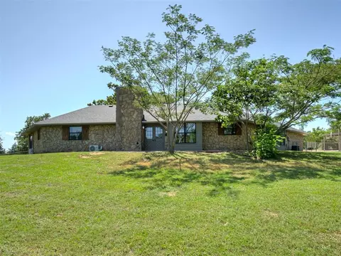 Exterior - 1 Horseshoe Ln, Mcloud, OK 74851 photo 6 of 8