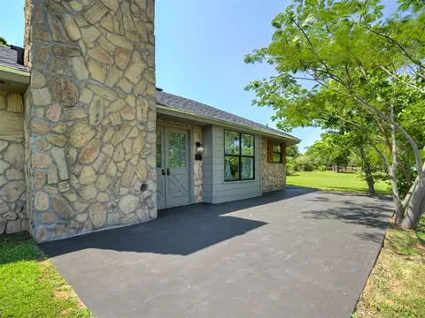 Exterior - 1 Horseshoe Ln, Mcloud, OK 74851 photo 5 of 8