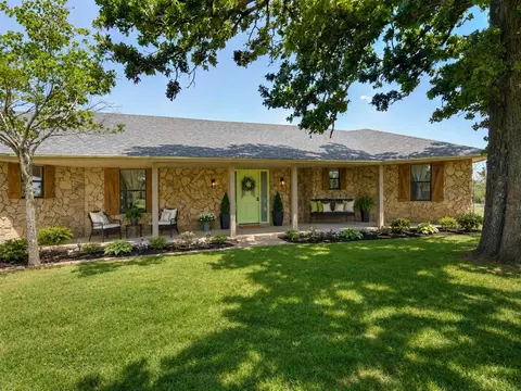 Exterior - 1 Horseshoe Ln, Mcloud, OK 74851 photo 2 of 8