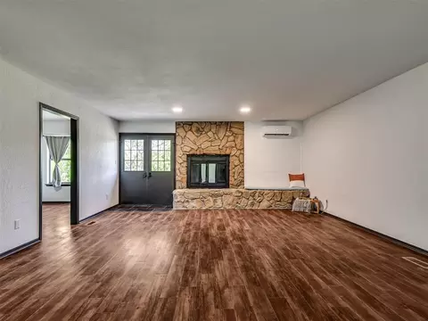 Living - 1 Horseshoe Ln, Mcloud, OK 74851 photo 1 of 7