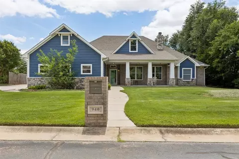 940 NW 35th St, Moore, OK 73160