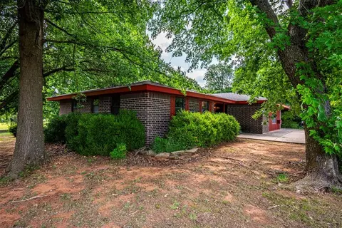 611 SE 22nd St, Newcastle, OK 73065