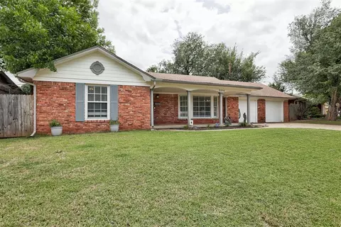 2304 Barclay Rd, The Village, OK 73120