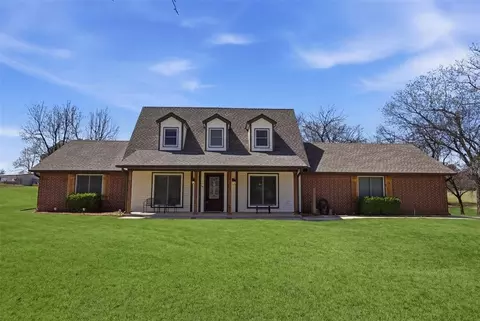 319 E Cedar Dr, Tuttle, OK 73089